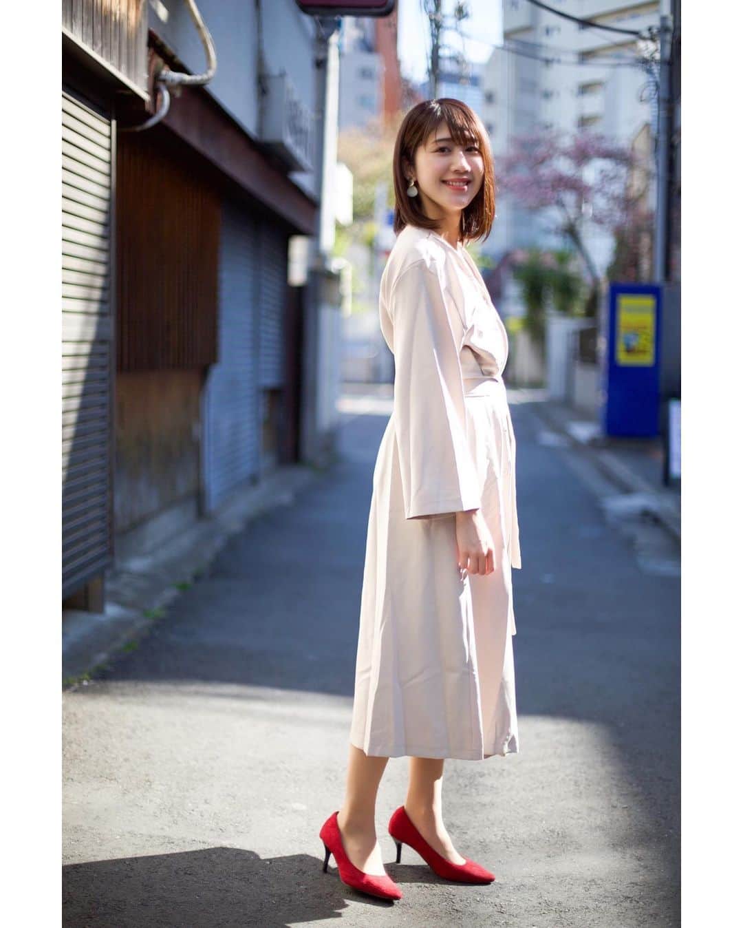 Yuri Sakuraiさんのインスタグラム写真 - (Yuri SakuraiInstagram)「: シャツワンピ☻もう春服の季節♪ : 実はシャツワンピ好き♪ 今まであまりロング丈を 着ることってなかったけど、 30代過ぎてからは、 着る機会が多くなった☻ : 私は165cmでこの丈感です✧ : 今は外出自粛で中々お買い物にも行けないから、 オンラインショップでお買い物を楽しんでます♪ このワンピは、@iradowl_official のだよ✤ : 早く外に出られる日を願って…🙏 : #ファッション#春コーデ #春服#シャツワンピース #シャツワンピ#ロングスカート#大人コーデ#アラサーコーデ#ビール女子 #オンラインショップ#ファッション通販 #ボブアレンジ#綾瀬はるか似#綾瀬はるか 似 元#乃木坂46#斎藤ちはる 似#司会#MC#アナウンサー#アラサー#桜井有里#165cm」4月11日 10時43分 - yuri_sakuraiii
