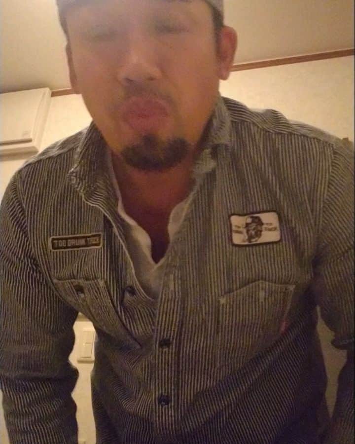 武蔵のインスタグラム：「内山 信二くん @meetbowl2929 夫妻から手洗いバトンを受けました。  このバトンを魔裟斗 @masato.official に渡します！  #手洗い #手洗いチャレンジ #武蔵」