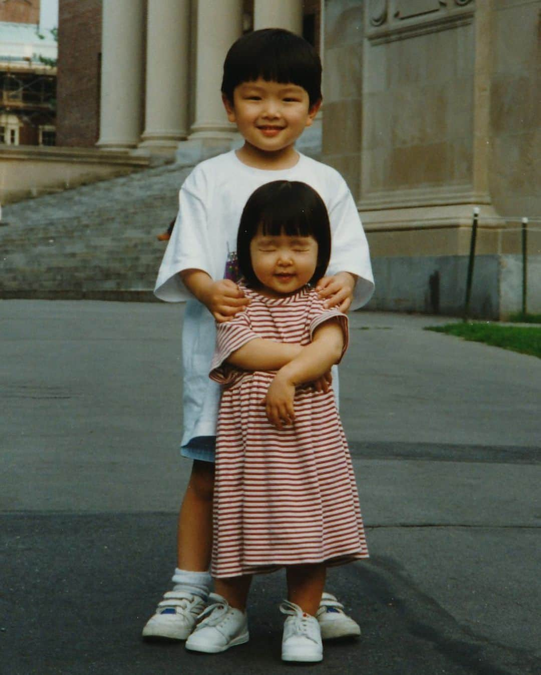 アレックス・シブタニさんのインスタグラム写真 - (アレックス・シブタニInstagram)「Happy #NationalSiblingDay @maiashibutani. You’ve always been advanced for your age (case in point... you’re wearing shoes with laces and I’m 3 years older and I’m wearing velcro’s). 😂」4月11日 11時16分 - alexshibutani