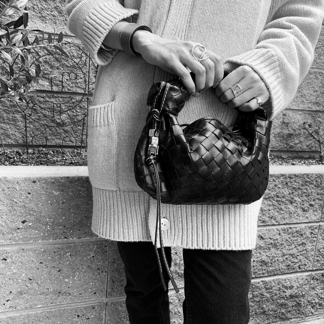 liiiiche23のインスタグラム：「・﻿ ・﻿ #過去pic﻿ ・﻿ ・﻿ #bottegaveneta #newbottega #newbottegaveneta #fashion #instafashion #instalook #ボッテガヴェネタ #bottegavenetabag #ootd #outfit #outfitoftheday #galerievie #ギャルリーヴィー #loewe #ロエベ #charlottechesnais #シャルロットシェネ #pluiehair #pluietokyo﻿」