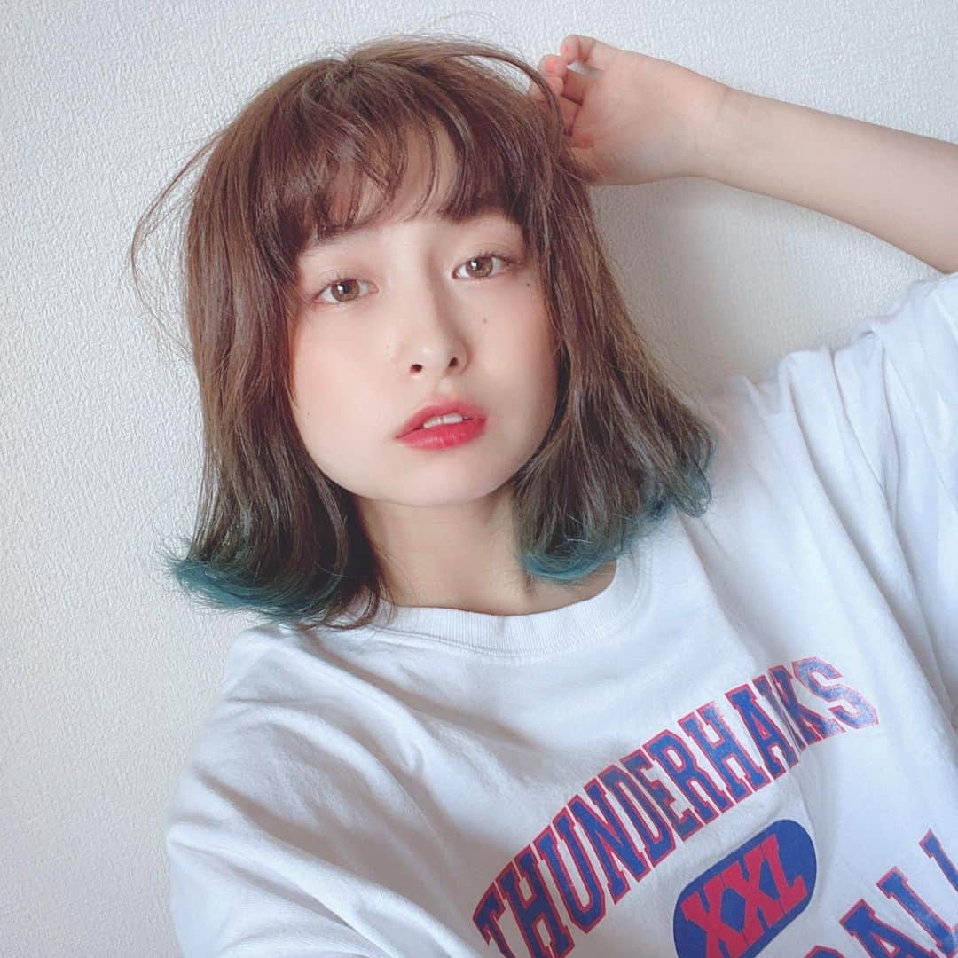 トミタ栞さんのインスタグラム写真 - (トミタ栞Instagram)「#毛先カラー #セルフカラー #おうち時間 #カラーバター　で #染めた #青　#緑 この間に染めるのチャレンジしてみたらー？ #あ #おはよう」4月11日 11時34分 - tomita_shiori