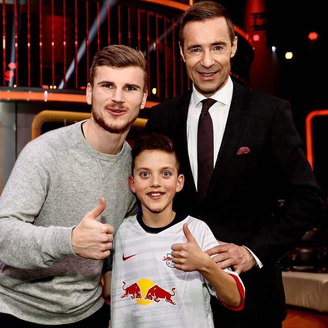 ティモ・ヴェルナーのインスタグラム：「Heute Abend bin ich ab 20:25 bei „Klein gegen Groß“ @das_erste! Die Aufzeichnung vor ein paar Wochen hat richtig Spaß gemacht 👋🏼😄」