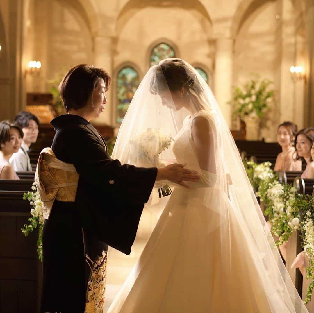 ホテルモントレ仙台ウエディングのインスタグラム：「. . 大好きなお母様から新婦様に思いを語りかける姿は、挙式の感動的なワンシーン✨ . 今まで大事に育ててくれたお父さんお母さんに感謝の気持ちをしっかりと伝えて、最愛の人とこれからの人生を共に歩み始める最高に幸せな瞬間✨👏 . ホテルモントレ仙台で、世界で１つだけのウェディングを叶えよう🤵👰✨ . ○●○●○●○●○●○●○●○●○●○●○●○●○● #モントレ仙台 #モントレウェディング #モントレ花嫁 #仙台花嫁会 #感動シーン #おもてなし #インフルエンサー #結婚式  #仙台花嫁 #宮城花嫁 #ベールダウン #感動の瞬間 #お母さん #仙台卒花嫁 #ウェディングドレス #フォトジェニック #特別な幸せがはじまる場所 #日本中のプレ花嫁さんと繋がりたい #お洒落さんと繋がりたい #感動 #インスタ映え #日本中の花嫁さんと繋がりたい #ウェディングニュース #marry花嫁 #hotelmonterey #wedding  #tiktok #hotel #beautiful #weddingphotography . ●○●○●○●○●○●○●○●○●○●○●○●○●○」