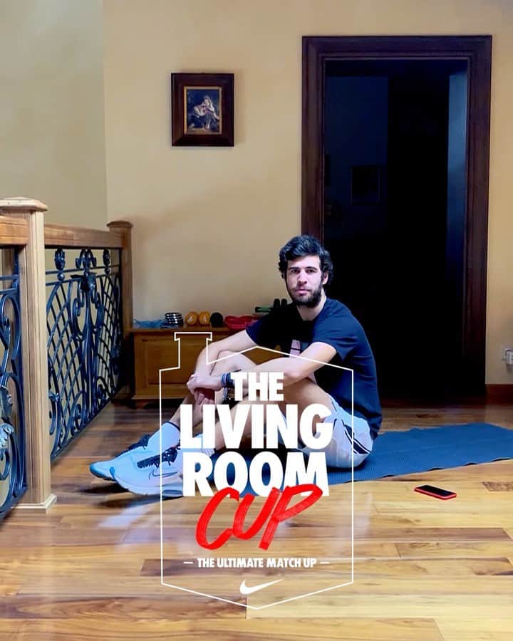 カレン・ハチャノフのインスタグラム：「I accept the challenge from @smolovfedor_10 — #LivingRoomCup!  How many can you do? Write down your results in comments!  @nike @cristiano #playfortheworld #PlayInside  Присоединяюсь к челленджу #LivingRoomCup! Какой результат у вас? Пишите его в комментарии!」