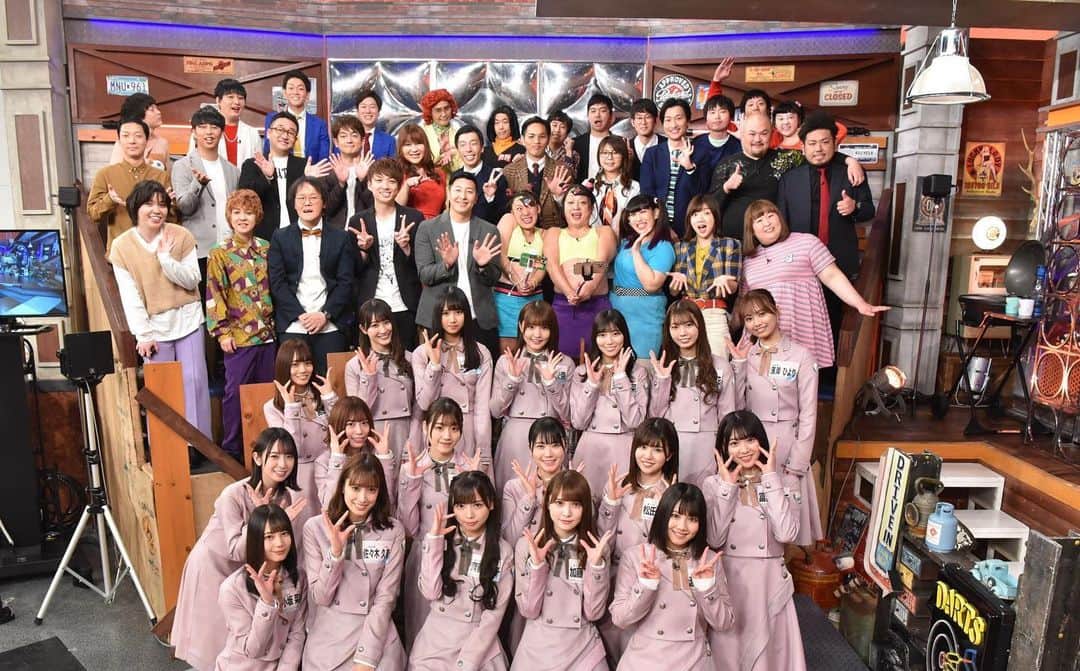 日本テレビ「ウチのガヤがすみません！」のインスタグラム：「次回のゲストは#日向坂46✨⭐️ 日向坂46 vs ガヤ芸人　ガチンコ対決ＳＰ👊💢 ◆佐々木美玲🆚ぽんぽこ高木 激辛対決✊ 　エイトブリッジ別府ちゃん作🔥四川風激辛麻婆豆腐🔥を先に完食せよ😡 ◆宮田愛萌は50万ボルトビリビリに興味津々⚡️⚡️🤩. 宮田VS３時のヒロインかなで グリコじゃんけん対決で… 　５０万ボルトのビリビリを食らうのはどっち！？😵 . 鬼越トマホークがバラエティ番組を荒らす輩を取り締まる 『アイドル風紀委員会』👊 日向坂46佐々木久美は、お笑い通を装っている！？😱 ㊙️番組アンケートをもとに疑惑を徹底追及！📝 . などなど他にも企画が盛りだくさん！😊👍 . 【4/14(火)23:59〜】見てねー😆🙌✨ . #ウチのガヤがすみません #ウチガヤ  #豪華ゲストとガヤ芸人 #芸人 #アイドル #DASADA #日向坂46vsガヤ芸人 . 【芸人名】各列向かって左→右 ❶#尼神インター #アインシュタイン #チョコレートプラネット #3時のヒロイン  ❷#ニューヨーク #なすなかにし #りんごちゃん #エイトブリッジ #相席スタート #鬼越トマホーク ❸#キャツミ #Mrシャチホコ #ネイビーズアフロ #アイデンティティ #ウエストランド #カラタチ #ぽんぽこ」