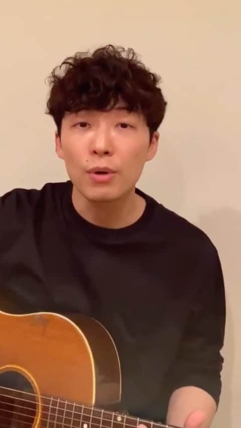 上杉洋史のインスタグラム：「Great pop singer Gen Hoshino provided us a nice music for our self-quarantine period. My wife and I had so much fun making this video. Electric bass played by my wife Kaya Uesugi @berry_holiday111, and all other instruments played by me. #星野源 #うちで踊ろう #stayhome  #DancingOnTheInside #playsadowsky  YouTube https://youtu.be/V5XsD-oFuTg」