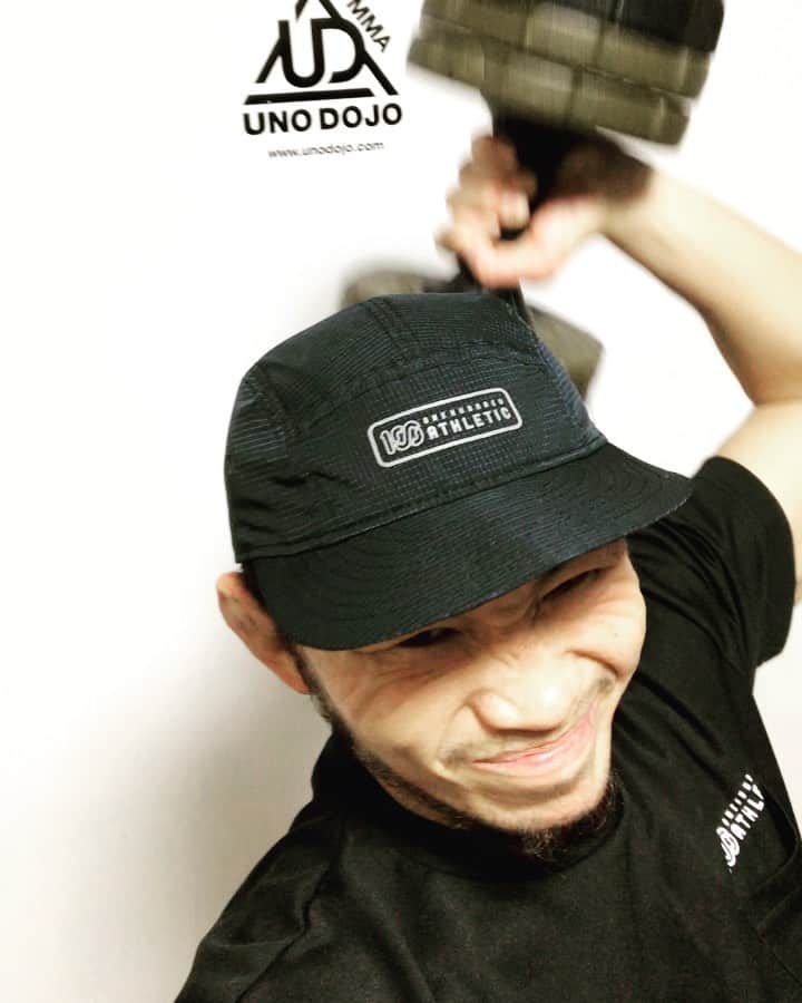 宇野薫のインスタグラム：「今日も自宅でUNOTRAINING!! #unotraining #caoluno #unodojo #onehundredathletic #100athletic  #100A #unocaolshowten #stayhome  #newera #newerajapan #neweracap」