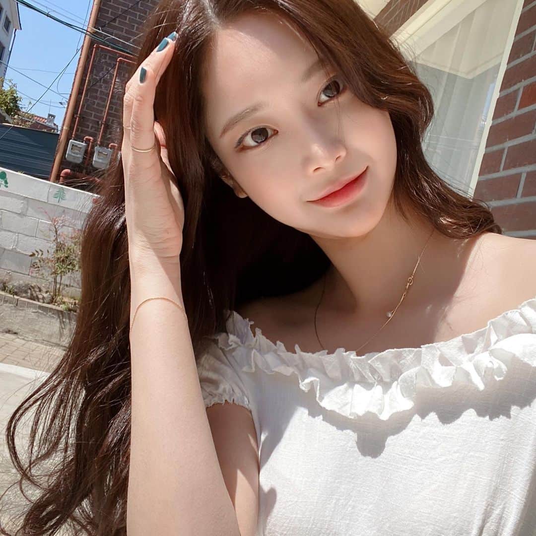 Chuuのインスタグラム：「날씨 너무 좋아요💕💕 즐거운 주말 보내세요~!! #chuuseoul」