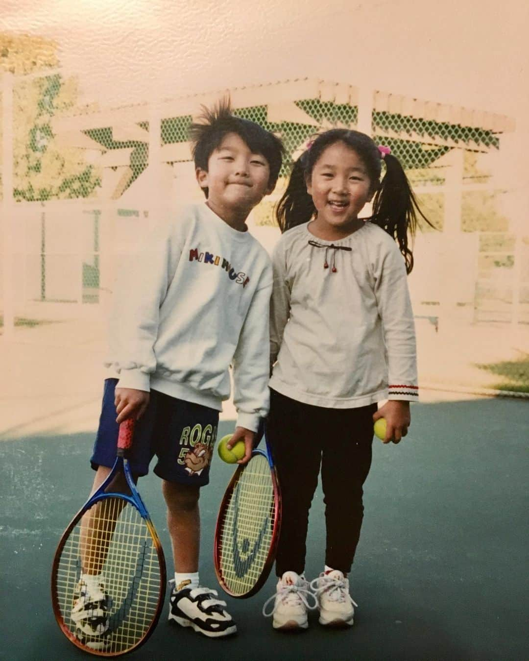 奥野彩加さんのインスタグラム写真 - (奥野彩加Instagram)「Happy national Siblings Day✨👫🎾💛 #nationalsiblingday  アメリカでは兄妹の日！お兄ちゃんは小さい頃から優し過ぎるって言うぐらい優しい…顔に出てるもんね😆 #応援 してくれててありがとう  #こんな妹だけどこれからもよろぴく 💛  #LittleMe • #テニス #兄妹 #仲良し #大好き #アメリカ #思い出 #アスリート #筋トレ #スポーツ #日焼け #tennis #sports  #life #training #fitness #athlete #tennisplayer #blessed #family #brother  #테니스 #스포츠  #운동 #love」4月11日 14時37分 - ayakaokuno