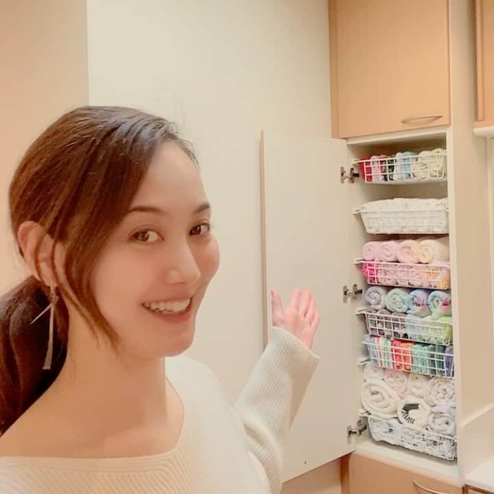 のインスタグラム：「タオルの整理収納をしました😊🌸#beforeandafter も載せてみました😆💦l organized towels today☺️🍀 ・ #整理収納アドバイザー  #整理収納アドバイザー1級  #タオル収納  #タオル  #整理整頓  #整理収納  #おうち時間  #おうち時間を楽しむ  #seirishuno  #organizeyourhome  #towels  #stayhome  #これから  #ちょっとずつ  #家 が #きれいになる  #happy に #lwishyourhappiness」