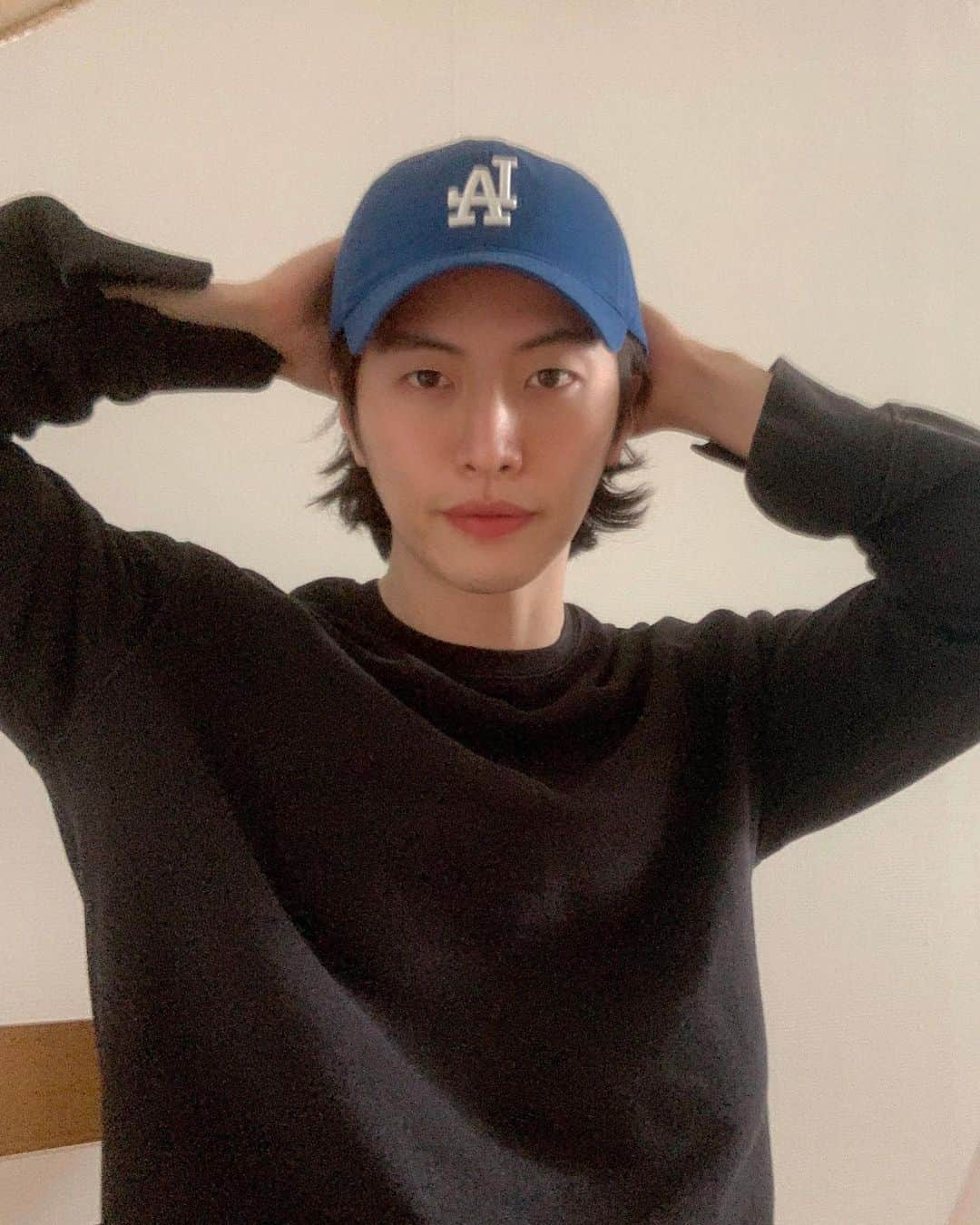 シン・スハンさんのインスタグラム写真 - (シン・スハンInstagram)「자갈치다🐟  #제품협찬#mlbcrew#mlbkorea#mlbcap#cp66 #얼굴작아보이는모자」4月11日 15時45分 - shinsoo0825