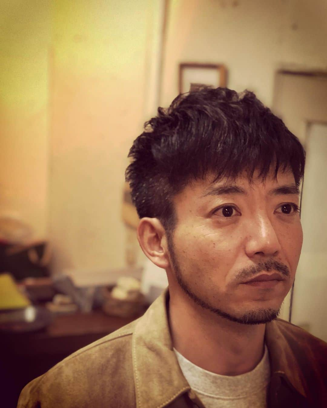 杉本知香さんのインスタグラム写真 - (杉本知香Instagram)「パーマがなくなってきたので キムタク感が減ってきたかわりに綾部感が出てきた。 😂😂 😆♪もしかしてだけどーもしかしてだけどー 最近綾部がヒゲ生やしてるのは 森さんに憧れてるんじゃないのー そういうことだろっ♪  キムタクと綾部くんと板尾さん足して3で割った顔。  #中目黒美容室 #どぶろっく森 #どぶろっく #もしかしてだけど#大きなイチモツをください  #キムタク#木村拓哉 #綾部祐二  #板尾創路 #男前」4月11日 16時11分 - sugimotoc