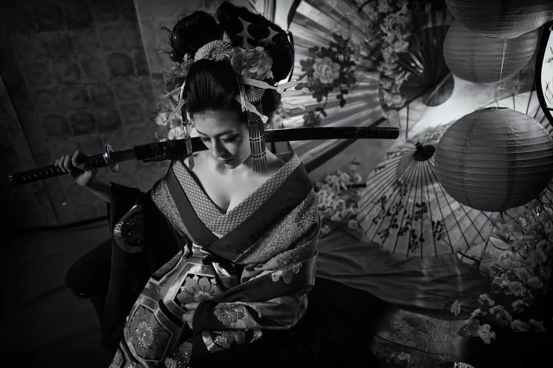 采女華のインスタグラム：「(photo by @_shige.s_ )  #花魁 #花魁体験 #花魁撮影 #花魁写真 #東京 #浅草 #浅草着物 #煙管 #着物レンタル #コスプレ #メイク #東京子鹿撮影会 #撮影会 #個撮 #cocomotokyo #tokyo #japan #kimono #model #meke #makeup #oiran #me」