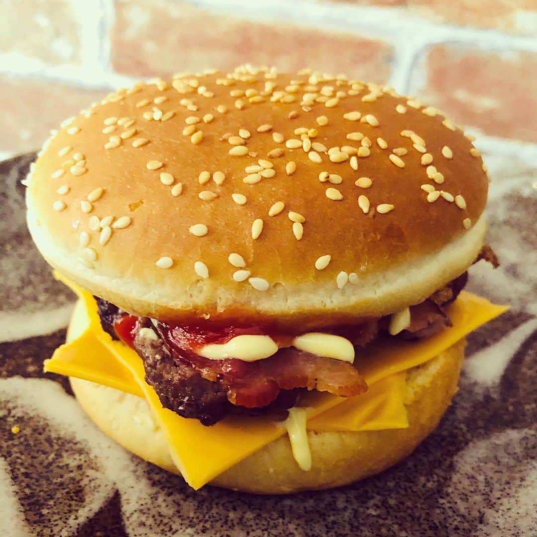 木村真野のインスタグラム：「🏡でハンバーガー🍔 #stayhome #humberger」
