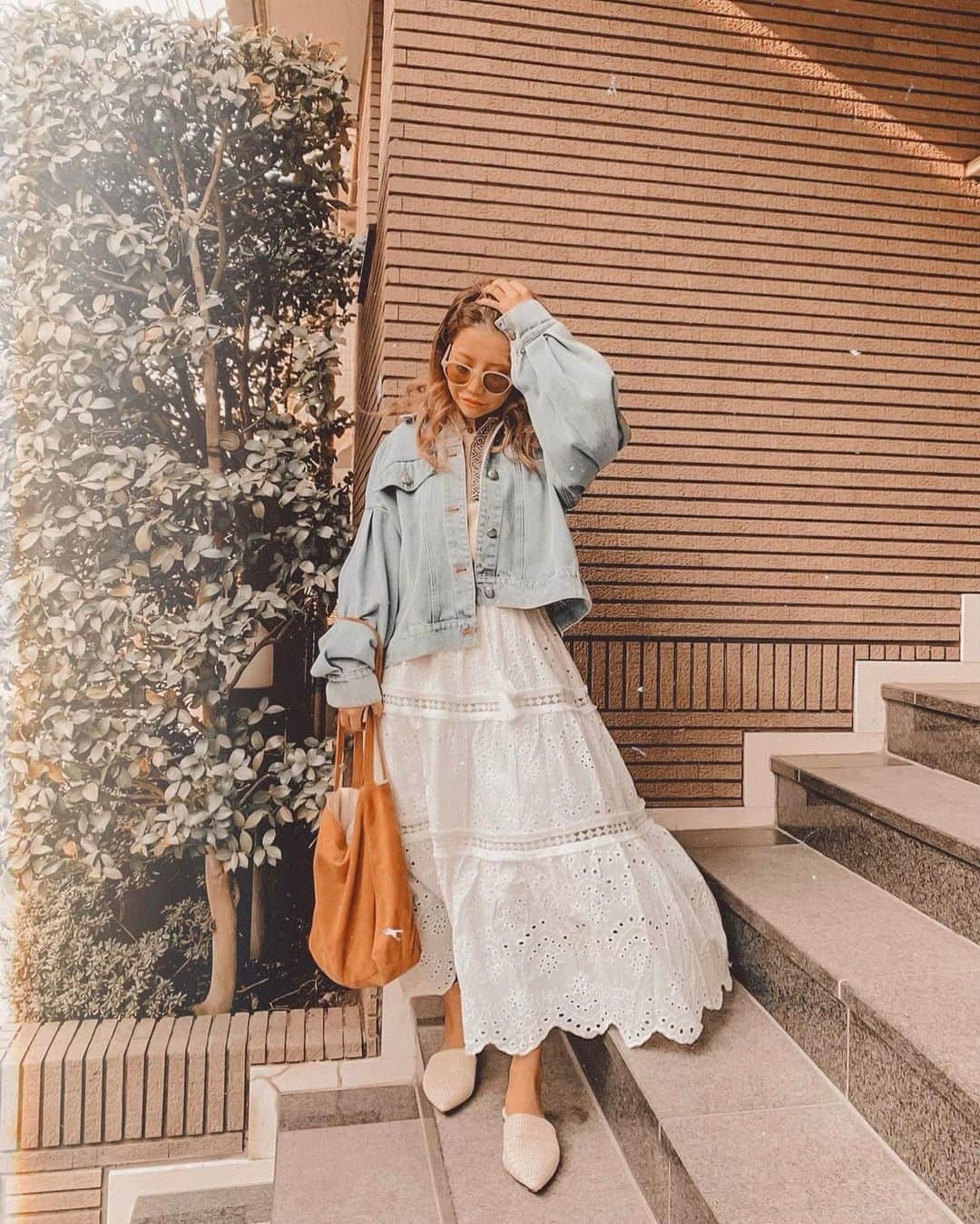 ✷kana✷のインスタグラム：「💜🥨🌸 . . いつだかのコーデだよん〜 全身 @sandlessmoon  に @ayakawasaki  のtote bag🤎🤍 クタクタっとした柔らかい質感の ラムスエードなの！！ とってもお気に入り〜！ にしても、、ひまだぁ🥱 みんな何して過ごしてる？ . . #outfit #sandlessmoon」