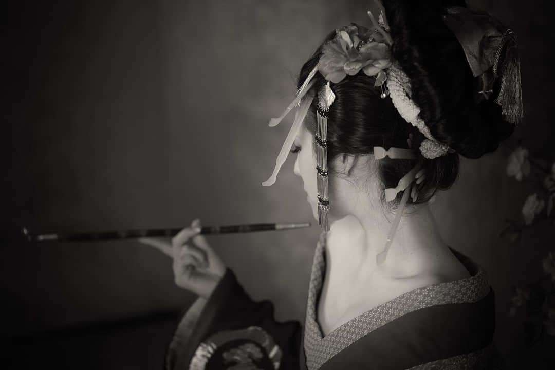 采女華のインスタグラム：「(photo by @_shige.s_ )  #花魁 #花魁体験 #花魁撮影 #花魁写真 #東京 #浅草 #浅草着物 #煙管 #着物レンタル #コスプレ #メイク #東京子鹿撮影会 #撮影会 #個撮 #cocomotokyo #tokyo #japan #kimono #model #meke #makeup #oiran #me」