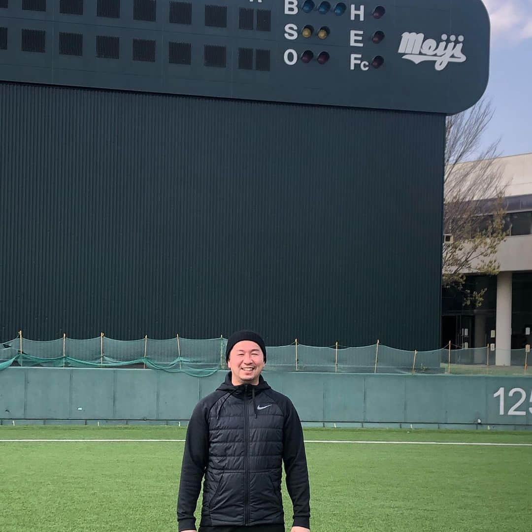 岡本篤志さんのインスタグラム写真 - (岡本篤志Instagram)「久々に母校、明治大学野球部に行き、学生の自主トレのを見てきました。  またここからプロ野球選手が生まれるのが楽しみ！  自粛中ですが、気分転換にキャッチボールと運動できて楽しかった。  やっぱり野球が好き！  #明治大学#明治大学野球部  #meiji #野球#baseball #野球が好き#キャッチボール #instagram #instagood #instadaily #instabaseball」4月11日 16時53分 - a.okamoto22