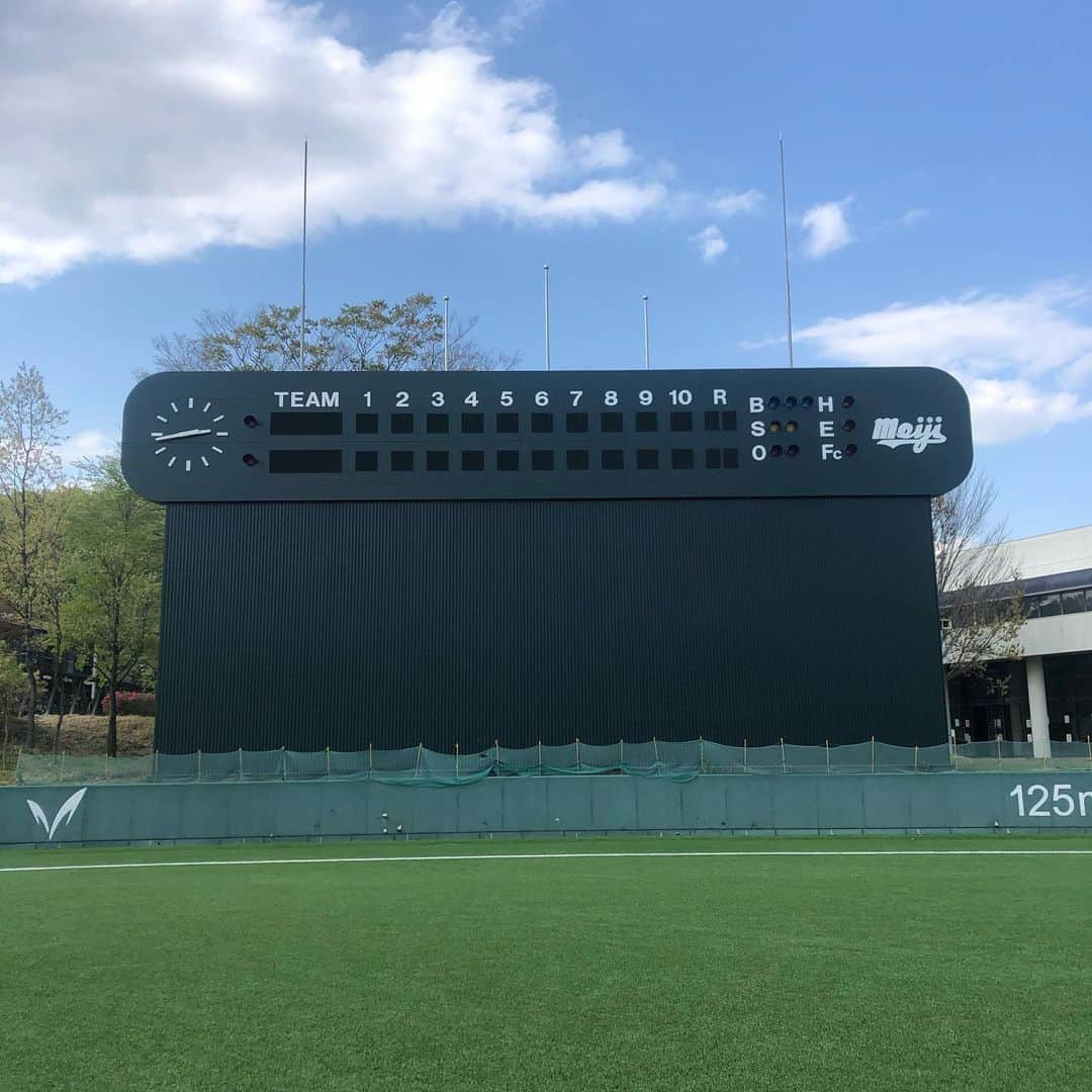 岡本篤志さんのインスタグラム写真 - (岡本篤志Instagram)「久々に母校、明治大学野球部に行き、学生の自主トレのを見てきました。  またここからプロ野球選手が生まれるのが楽しみ！  自粛中ですが、気分転換にキャッチボールと運動できて楽しかった。  やっぱり野球が好き！  #明治大学#明治大学野球部  #meiji #野球#baseball #野球が好き#キャッチボール #instagram #instagood #instadaily #instabaseball」4月11日 16時53分 - a.okamoto22