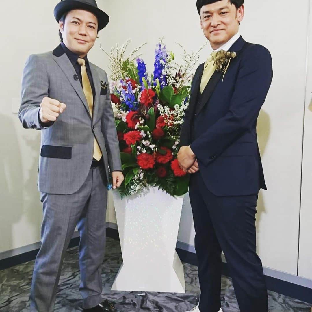 宮田麺児のインスタグラム：「‪ありがとうございます。‬ ‪感謝しかないです。‬ ‪この年に取れた事に何か意味があると思い。‬ ‪また普通に漫才が披露できる日と‬ ‪劇場でお逢いできる事‬ ‪楽しみにしてます。‬ #漫才#上方漫才大賞#大賞#パパは漫才師#漫才師#傑作」