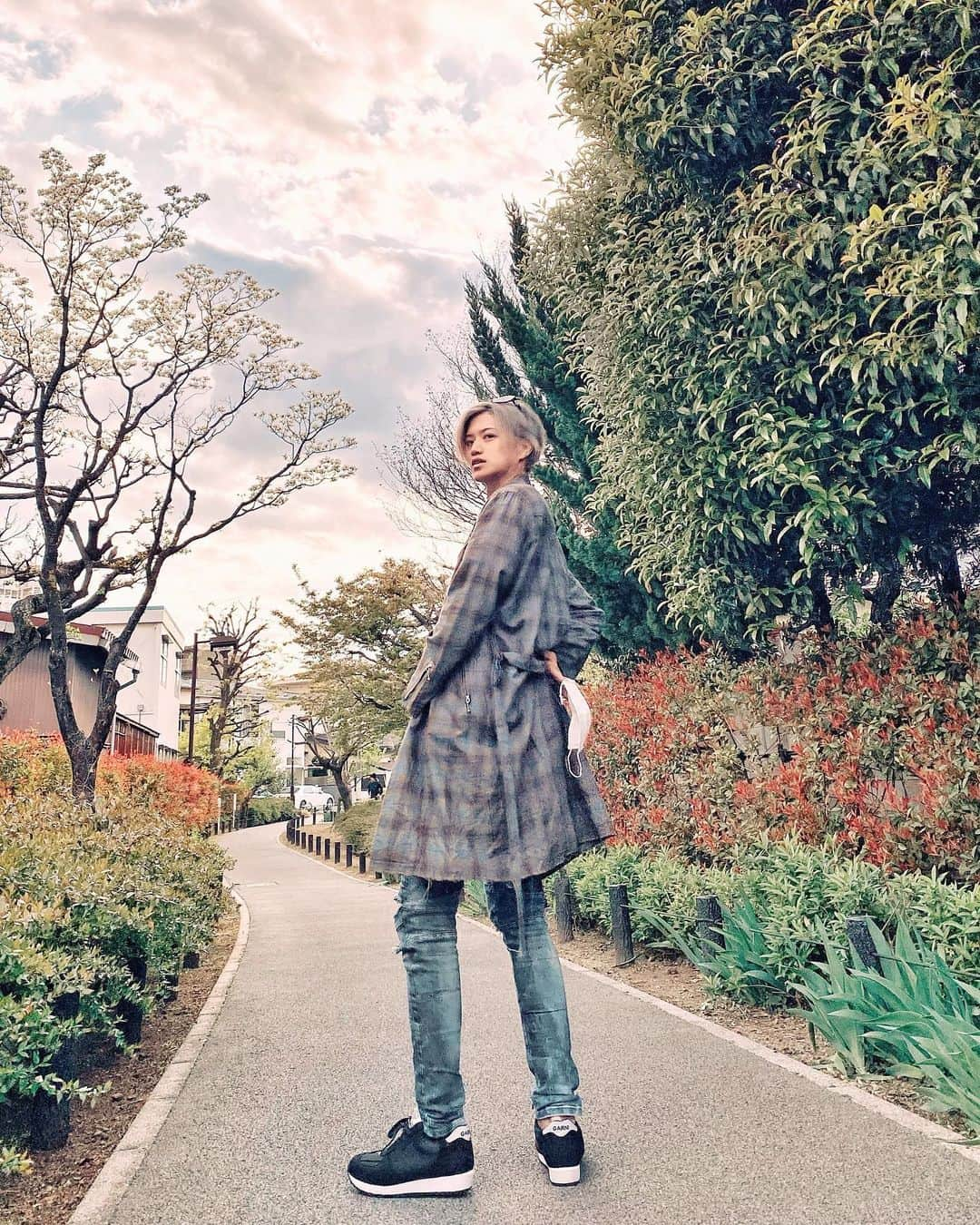 井上正大さんのインスタグラム写真 - (井上正大Instagram)「Top @virtuous.tokyo  Coat REV @road_since2009  Shoes @orphic_shoes_tokyo . . #aroundmyneighborhood #ootd #ootdmen #lookoftheday #springlook #springoutfit #springfashion #pr #春服 #春コーデ」4月11日 17時33分 - maaaaaaaasahiro