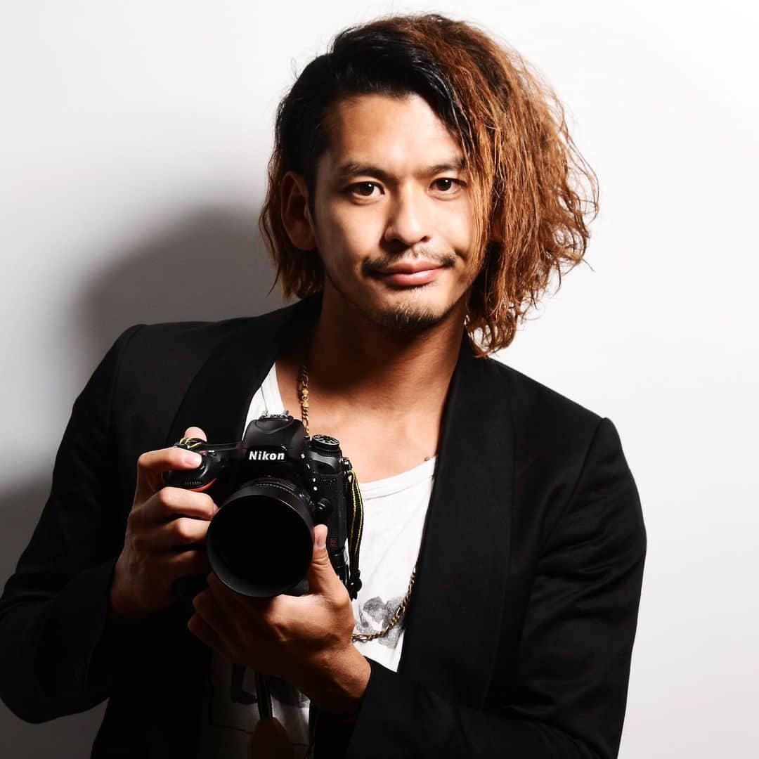 のインスタグラム：「4月11日21時からYouTubeライブをします！🙋‍♂️ 今回は旅について色々話せたらと思います！🚶‍♂️ ストーリーから飛べるので、チャンネル登録していただいて、 ２１時に見にきてくださいー！！🙏 コメント、相談、質問などお待ちしておりますー！！✍️ #photographer #旅  #trip #カメラマン #旅人」