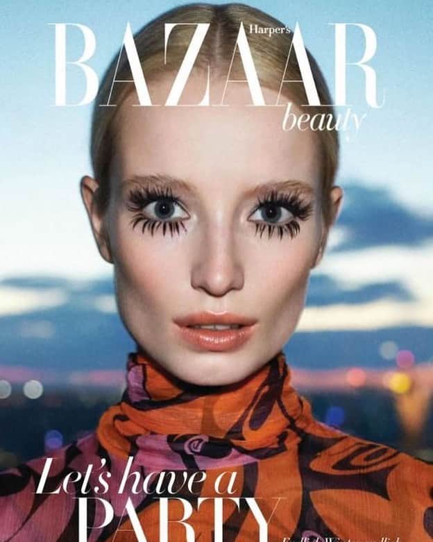 モード・ウェルゼンのインスタグラム：「This look🤍 #throwbackbaby 👀」