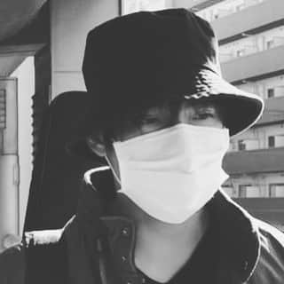 長田成哉のインスタグラム：「そういえば。 この頃からなんとなくマスクが貴重になり始めていて、最後投げ捨てたけど、帰りに頂いて帰ったの覚えてる。笑 その後くらいに少しずつトイレットペーパーとかが買い辛くなったり。 本当、よく考えたらあっという間だったんだよな。 #マスク」