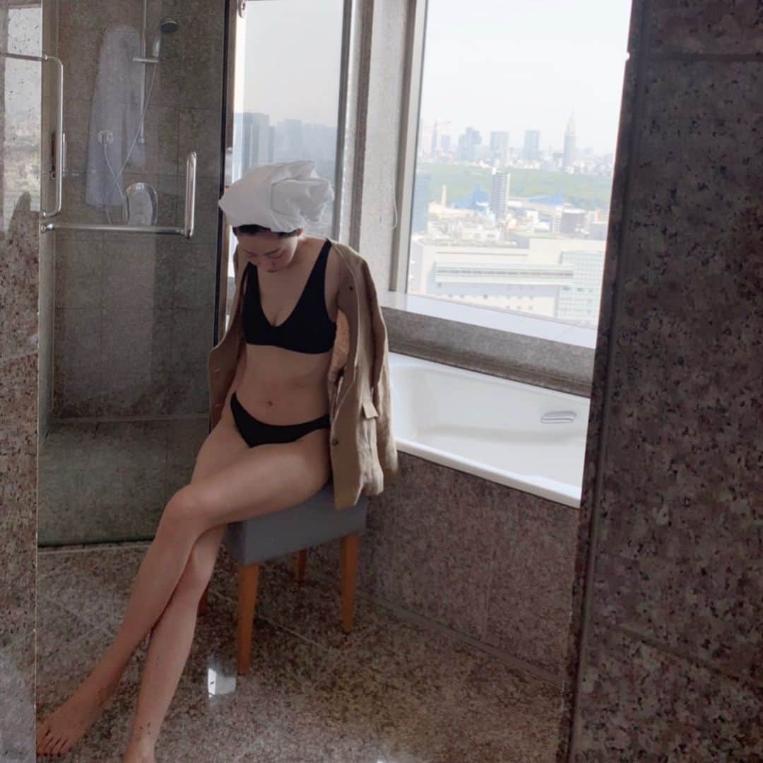 大塚良子のインスタグラム：「good morning#saturday  #lingerie @langelique_official  #someday #morning #ImissTokyo」
