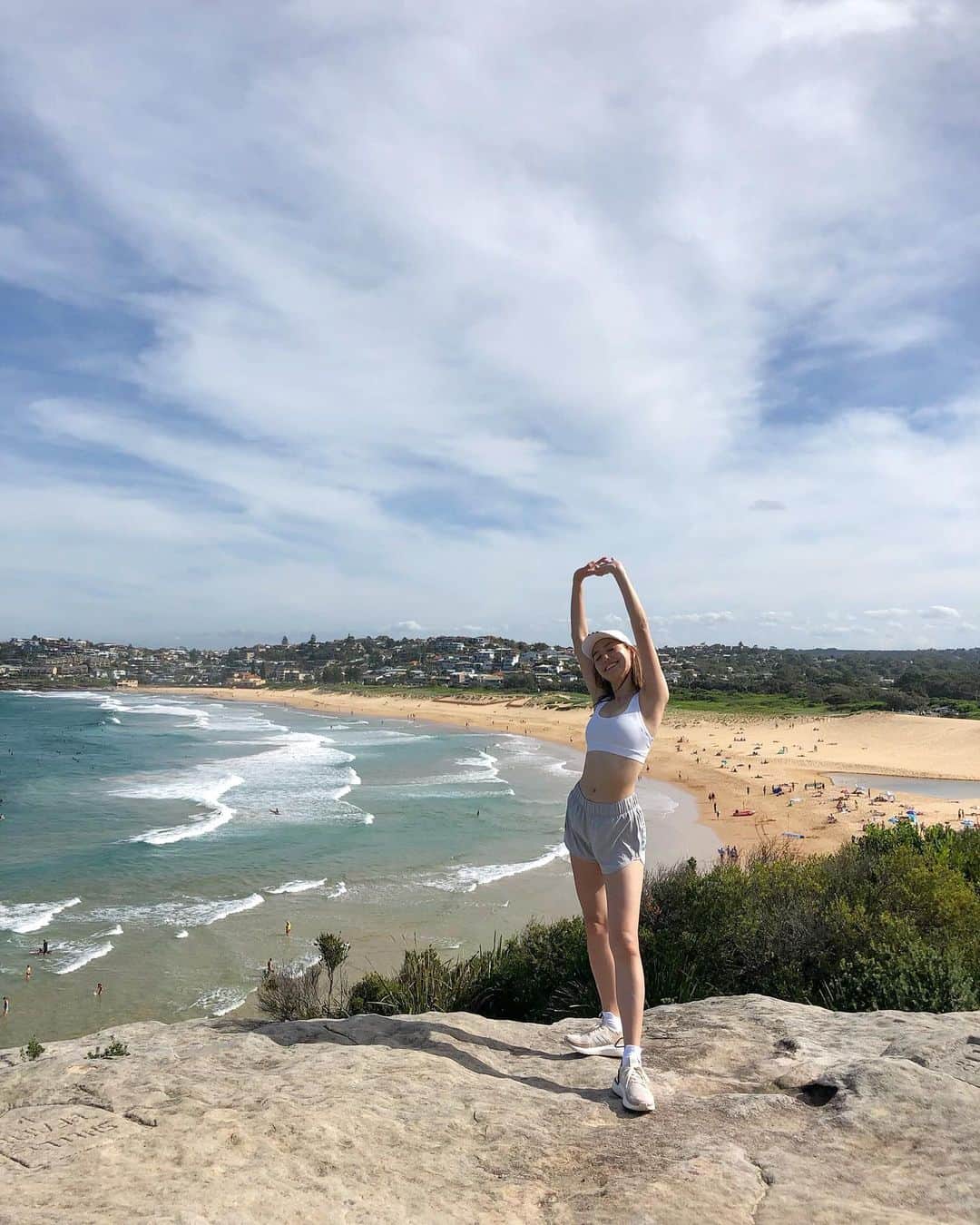 岩崎志保のインスタグラム：「ONLINE WORKOUT LESSON 💜💙Special Menu💙💜 . 定期開催と並行して、自分の好きなように日程/時間/人数/メニュー内容全てをカスタマイズできるオンラインレッスンもスタートします！  参加してみたいけどせっかくなら友達だけでレッスン受けたい。など、マンツーマンでじっくりやりたい。という方もいるかな？と思い作ってみました♡ こちらはプロフィールトップにあるハイライト【SPECIAL】のリンクから予約できます。  私も全てが初の試みで試行錯誤しながらやっているのですが、とにかく楽しんで身体を動かしてもらえるきっかけを作りたい！ただそれだけの思いでやってます🔥♥️なのでこういう事やりたいー！というリクエストたくさん待ってます！！  #身体が喜ぶカラダ作り」