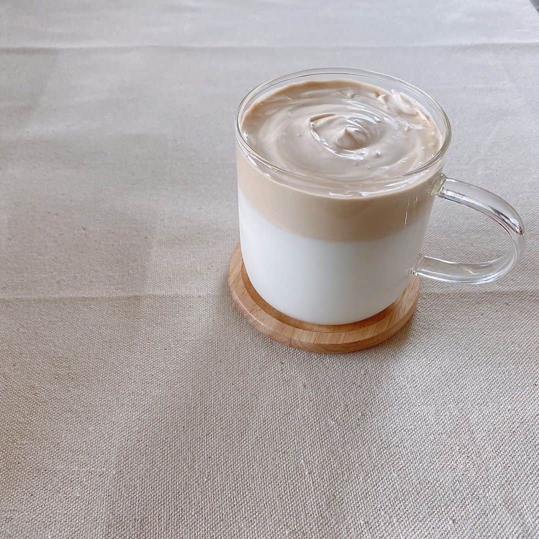 横山結衣さんのインスタグラム写真 - (横山結衣Instagram)「おうちカフェ  ダルゴナコーヒーと、うさぎちゃんトースト  ダルゴナコーヒーは上手にできた〜☺️☺️ うさぎちゃんはちょっとぶちゃいくになってしまった😷😷 #おうちカフェ  #お家カフェ  #ダルゴナコーヒー」4月11日 23時19分 - yoko_yui_team8