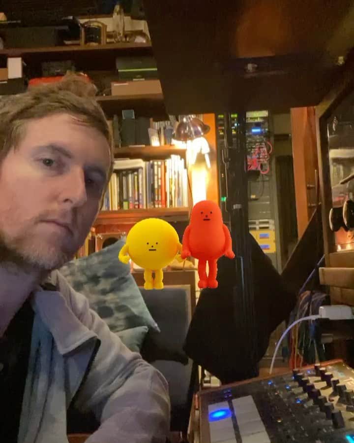 ジェシー・カーマイケルのインスタグラム：「Tempest Analog Drum Machine @sequential_llc @roger.linn 🤖👾」