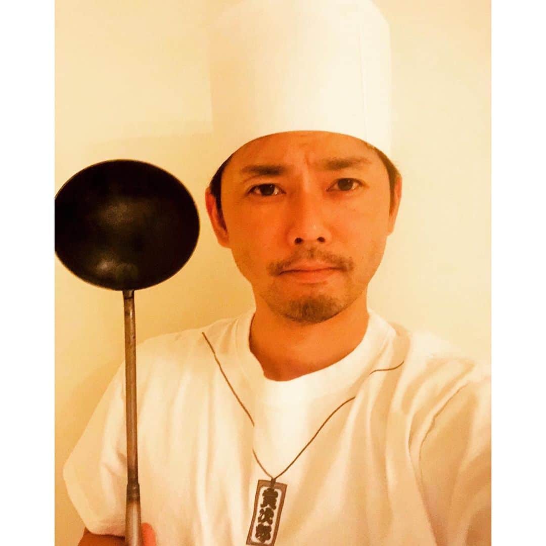 今井翼さんのインスタグラム写真 - (今井翼Instagram)「中華料理  コック帽。  #手作りコック帽 #A4用紙 #セロハンテープ #はさみ  #今井飯店」4月11日 18時03分 - tsubasaimai_official