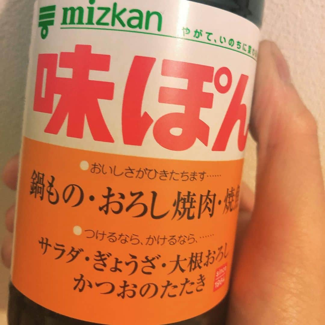 ユーキさんのインスタグラム写真 - (ユーキInstagram)「今日は夜はお鍋！ 白菜とエノキと木綿豆腐と豚バラ！ ちょっと質素かもだけど最高のパートナーがいるから大丈夫‼️ #味ぽん一筋 #白米の最高のパートナー  #愛してるので… #CMお待ちしております」4月11日 18時20分 - happy_yuki05