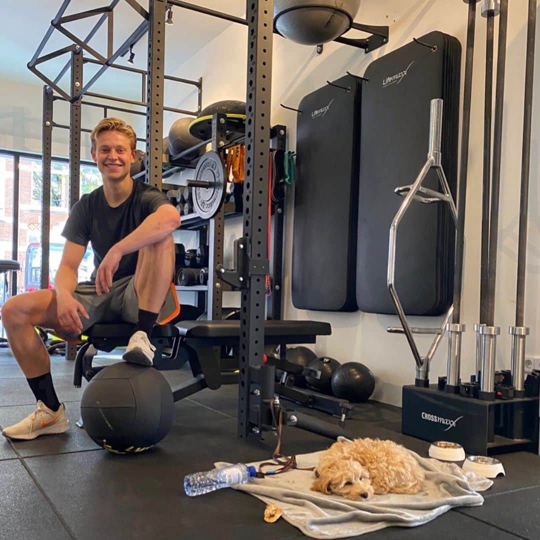 フレンキー・デ・ヨングのインスタグラム：「Workout done 😅」