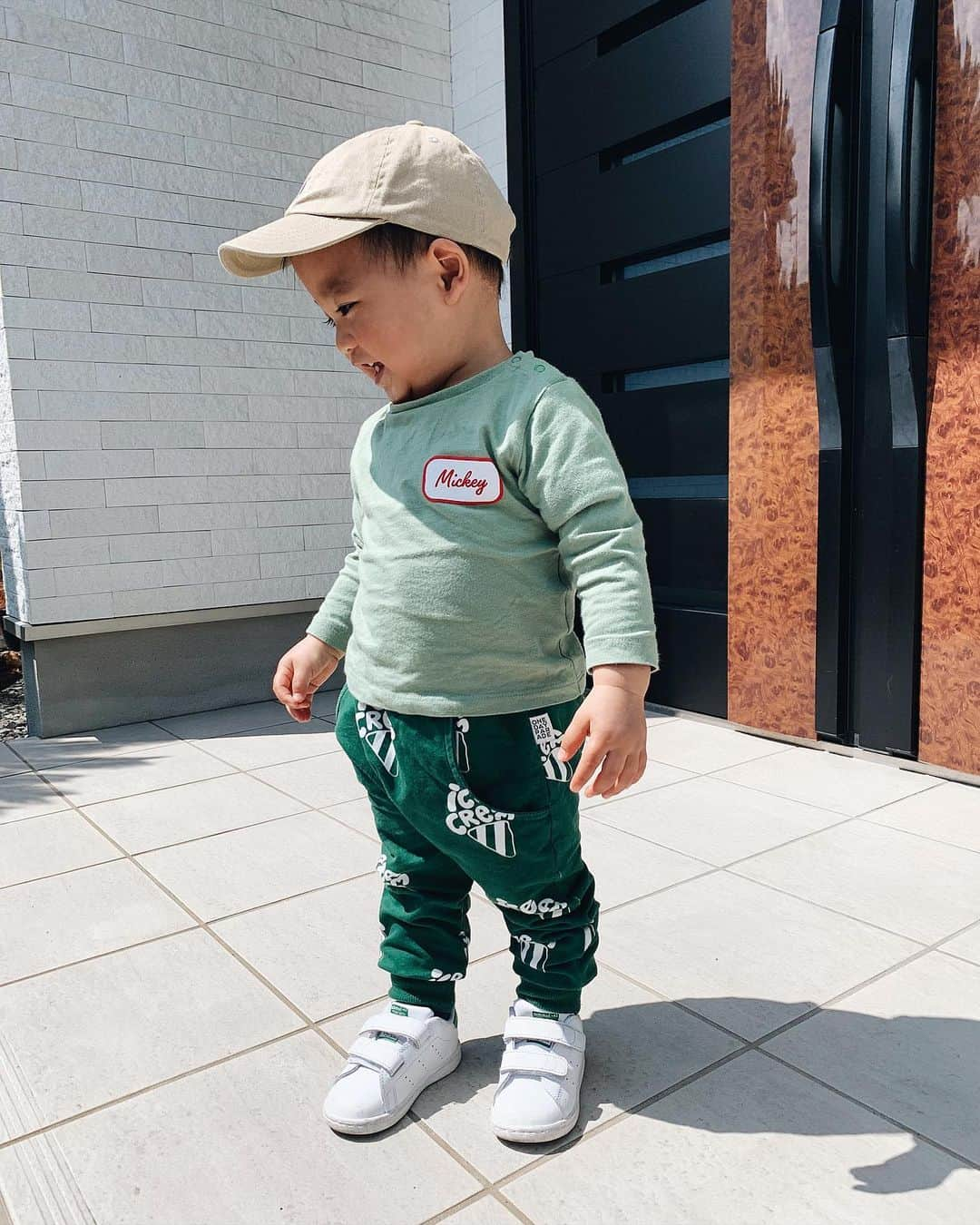 小西翼さんのインスタグラム写真 - (小西翼Instagram)「. ice cream🍦がポイント💚 @des_jumeaux__ . #des_jumeaux#zara #polo#kids#baby #眩しそう#⚽️」4月11日 19時09分 - tucha_k