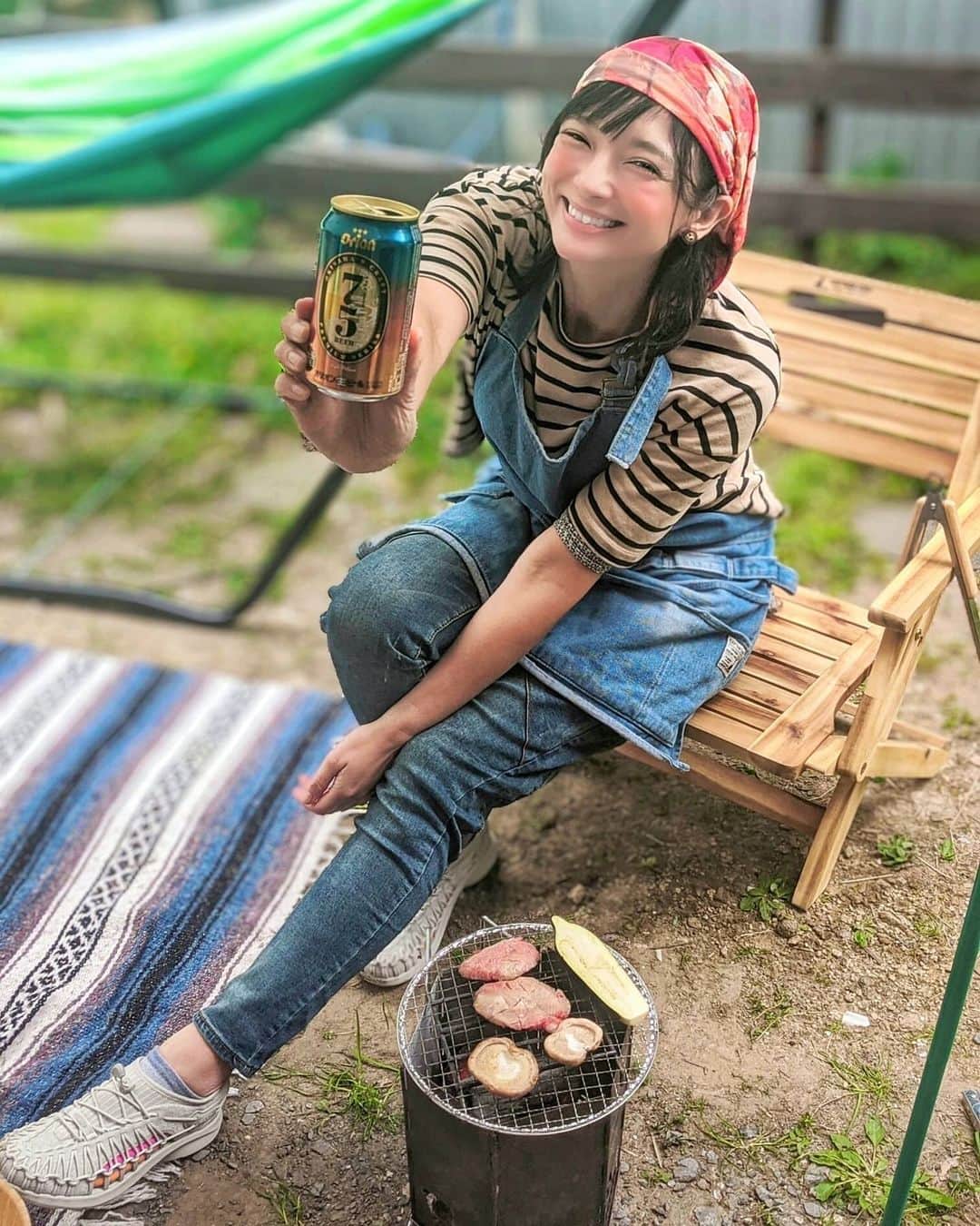 芳美リンさんのインスタグラム写真 - (芳美リンInstagram)「﻿ カンパーイ！😀﻿ ﻿ オリオンビールから出ている、﻿ クラフトビール、#75beer　🍺﻿ 初めて飲みました。﻿ ﻿ いつものオリオンとはまた違った味わい😀﻿ ﻿ 通常のオリオンは沖縄の気候にばっちりですが、﻿ ﻿ 神奈川県ではこちらの方が、軽すぎず合うかも。﻿ また沖縄に行ける日を夢見つつ、、🌊😀﻿ ﻿ ﻿ ﻿ ﻿ ﻿ #おうちキャンプ﻿ #庭キャンプ﻿ #BBQ﻿ #buffjp﻿ #keenjapan﻿ #Captainstag﻿﻿﻿﻿﻿﻿﻿ #キャプテンスタッグ#鹿番長﻿﻿﻿﻿﻿﻿ #キャンプ﻿﻿ #75ビール#オリオンビール#ビール女子﻿ #今はおうちで旅しよう#stayhome デニム﻿ @exsome_official #exsome #エクソーム#pr﻿ ﻿#ヤフーショッピングでビーパル生活 #おうちキャンプでいっぱい楽しもう #outputlife#家飲み部#SnapDis」4月11日 19時29分 - lynn.lynn5