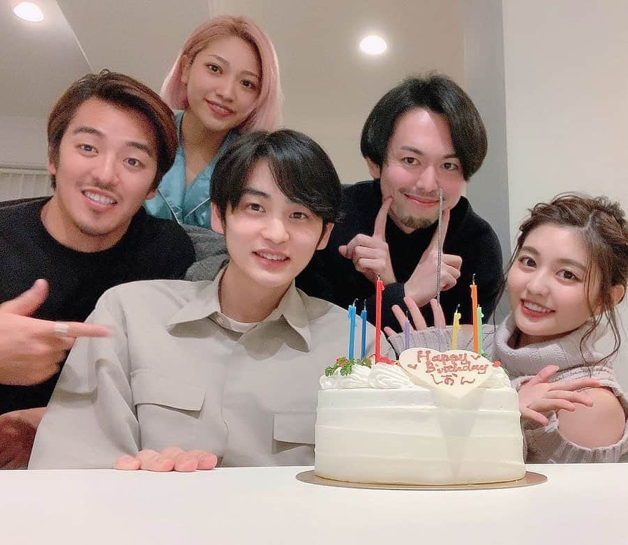 林ゆめさんのインスタグラム写真 - (林ゆめInstagram)「しおん HAPPY BIRTHDAY🎂﻿ ﻿ 素敵な1年になりますように！ 2月だけどね。笑」4月11日 19時44分 - ___yuume.18