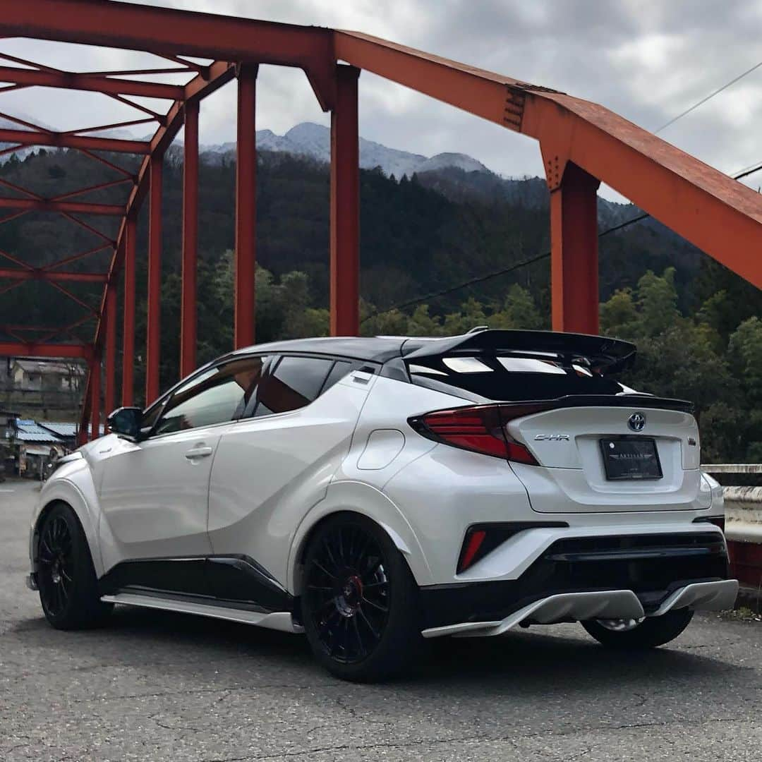 Spirits Artisanさんのインスタグラム写真 - (Spirits ArtisanInstagram)「TOYOTA C-HR MC After  owner：@cinnamon_2525 Body kit : Artisanspirits///Sportsline blacklabel  suspension : blitz  Wheel : ARTISAN SPIRITS× OZ SUPERTURISMOEVOLUZIONE  Tire : yokohamatire  #アーティシャンスピリッツ#アーティシャン #artisanspirits #artisan  #toyota #toyotachr #chr #bodykit #blacklabel  #blitz #suv #東京オートサロン2020 #tokyoautosalon2020 #evasivemotorsports  #ravspecjdm #butlertire #jworksunlimited #premierautowerkz #suvproject #kanooperformance #car_life_staff  #トラウム #車庫小舗 #nigeljdmparts #advancedautoperformance  #ottoautoservice #mr__lexus #jackspna」4月11日 20時01分 - artisan_spirits