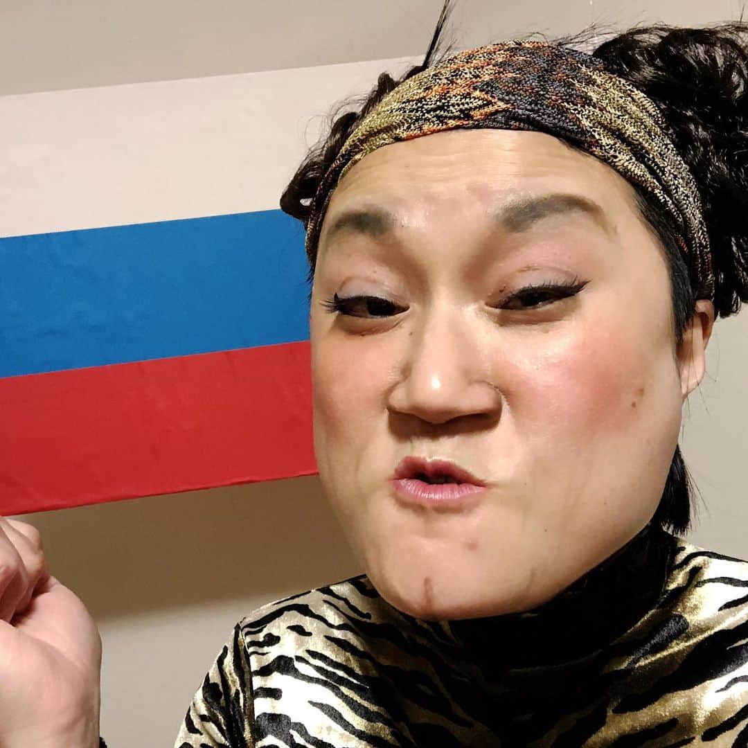 イーちゃんのインスタグラム：「#言われたのをやりつづけるものまね バービーさんにるザキヤマさん #ザキヤマ さん #バービー さん #ものまねメイク」