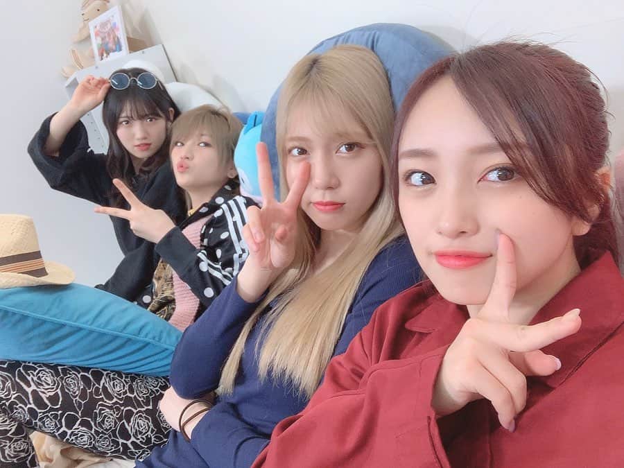 茂木忍さんのインスタグラム写真 - (茂木忍Instagram)「この格好の詳細はぜひYouTube(ゆうなぁもぎおんチャンネル)をご覧ください👯‍♀️👯‍♀️ . . #ゆうなぁもぎおんチャンネル  #ダサい服選手権  #全員この格好で家から来た  #街も歩きました  #電車も乗りました  #強心臓」4月11日 20時42分 - _mogi_shinobu_