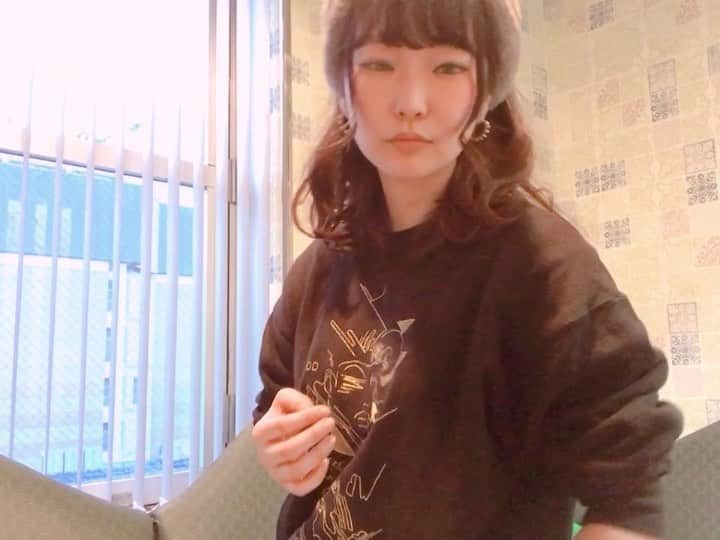 のインスタグラム：「配信でお約束したアニソンカラオケNG集？お蔵入り詰め合わせ🎤 . 01 微笑みの爆弾 02 君の知らない物語 03 そばかす 04 only my railgun 05 DAN DAN 心魅かれてく 06 God knows 07 寝・逃・げでリセット! 08 ニャースのパーティ . #animesong#anison#アニソン#アニメソング#歌ってみた#カラオケ#pokemon#ポケモン#幽遊白書#化物語#るろうに剣心#ドラゴンボールGT#涼宮ハルヒの憂鬱#らきすた#アジアニ#怖いもの知らず#ではなく#check8397」