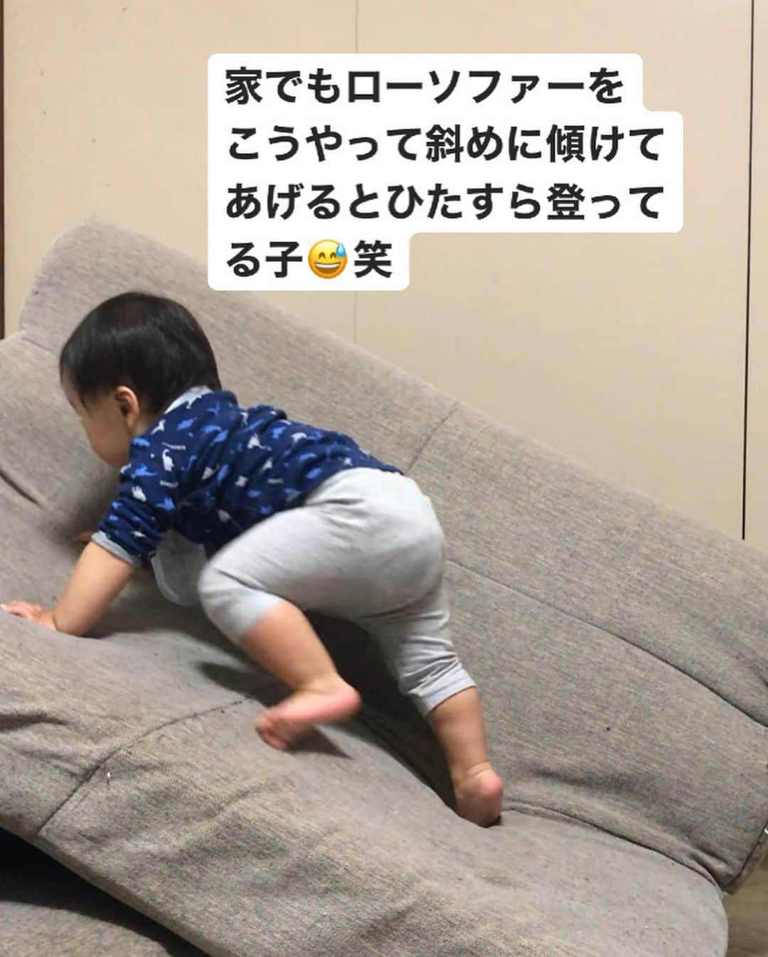 輝良まさとさんのインスタグラム写真 - (輝良まさとInstagram)「・ 真那人、今日で生後10ヶ月になりました😆❣️ ・ あったかい季節になってきたから、さぁ、これから沢山色んなところに連れて行ってあげるぞ❤️と思ってた矢先、コロナで世の中とんでもないことになり、保育園も登園自粛になったりと色々と大変ですが、真那人本人は元気に大きくなってくれてるので良かった💨 ・ そんな事情は梅雨知らず、真那人はスーパーマンスタイルで自分で滑り台を滑り降りるようになりました🤣笑（5枚目の動画） 脚の力が本当に強くて、滑り台も下から登っていくし、家でも6枚目の写真のようにずっとローソファー登ってます😅 ・ 生後10ヶ月の間に歩けるようになるかなー⁉️ どうだろうなー⁉️ これからもどんな成長を見せてくれるのか楽しみです😊❤️ ・ そしてコロナが1日も早く収束しますように😫🙏 早くみんなと笑顔で会いたい😭😭😭 ・ ・ ・ #レインボーベビー#レインボーベビー真那人#令和元年ベビー#6月生まれ#生後10ヶ月#なりました#生後305日#赤ちゃん#赤ちゃんのいる生活#ままのて#ママリ#ベビフル#可愛い#愛おしい#元気いっぱい#やんちゃ坊主#脚の力強い」4月11日 20時56分 - kirahama0703