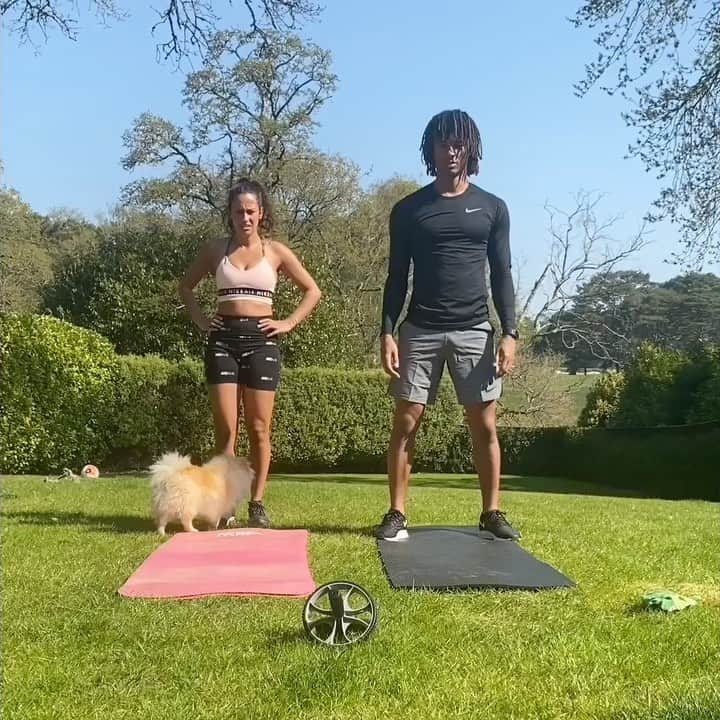 ナタン・アケのインスタグラム：「Great Saturday morning session with @kayleerm_ 😰💪🏽 #staysafe」