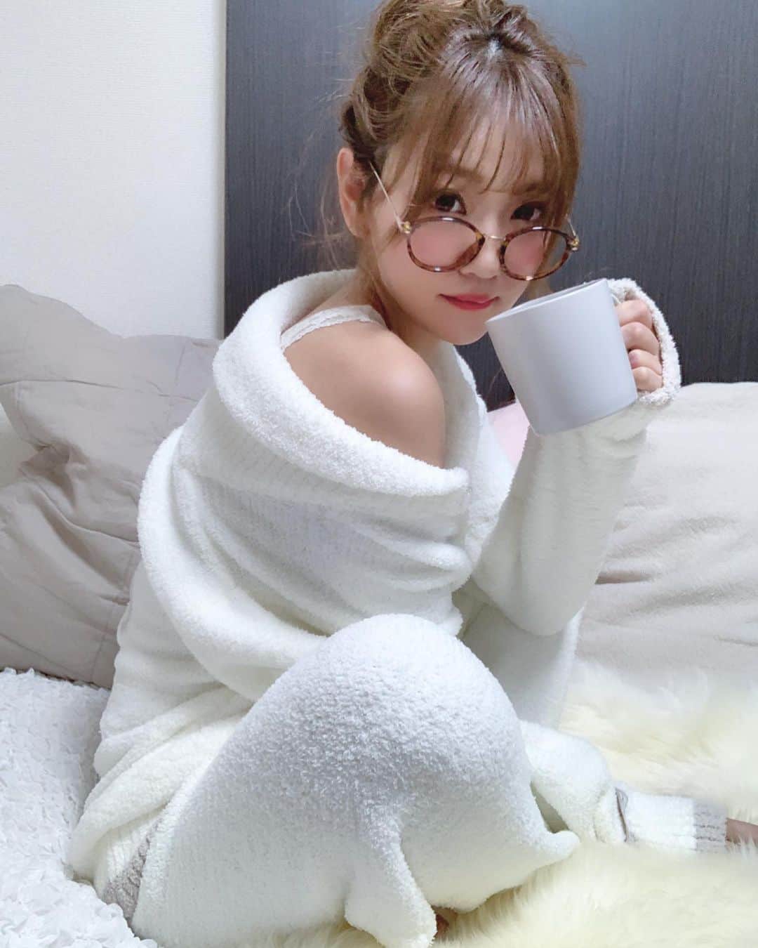 いっちゃん/嶋津 いつみさんのインスタグラム写真 - (いっちゃん/嶋津 いつみInstagram)「. . お仕事終わってお家時間は ひたすらコーヒーとどうぶつの森🤓❤️w . . . . とりあえず、明日はお休みなので 昼まで寝ます😀👉🏻👈🏻 . . . . . 来週はハードめのスケジュールなので しっかり体力回復するぞー🧚🏻‍♀️⭐️ . . . . . #関西  #関西サロモ  #サロンモデル #サロモ #いっちゃん  #フリーモデル #関西モデル  #あざといっちゃん #かわいっちゃん #いっちゃんコーデ #ブライダルモデル #アレンジモデル #ヘアカラー  #ヘアアレンジ  #ロングヘア #スーパーロング」4月11日 21時32分 - istumiiiru