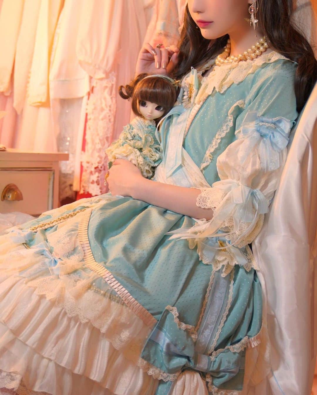 Chikako千佳子さんのインスタグラム写真 - (Chikako千佳子Instagram)「La robe vert clair ⚜️ phx @oozawaryuka  #babythestarsshinebright #angelicpretty #pullip #lolitafashion #classiclolita #sweetlolita #gothiclolita #innocentworld #larobevertclair」4月12日 8時27分 - cindychikako