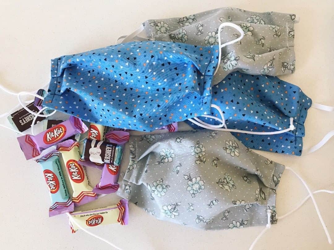 Robin May Flemingのインスタグラム：「Our Easter care package from my dear mother-in-law looks a *little* different this year. In fact, everything looks a little different, doesn't it? Are you embracing the changes or kicking and screaming? I do a little of both. ✨ We've put a mattress on our living room floor for cozy quarantine movie nights....but I've also cried sobbing, crumpled-face tears over our cancelled Alaskan vacation. ✨ I love that there's almost no highway noise in our neighbourhood at night....but I can't believe my parents aren't spending April with us as planned. ✨ I genuinely love the "in it together" vibes....but I physically ache for all the sweet souls we've lost and are losing. ✨ And I know I'm extremely lucky to be isolated with @matthewjay and a supreme cuddle-monster-of-a-poodle....but the urge to stand on a mountain top alone and scream is REAL.」