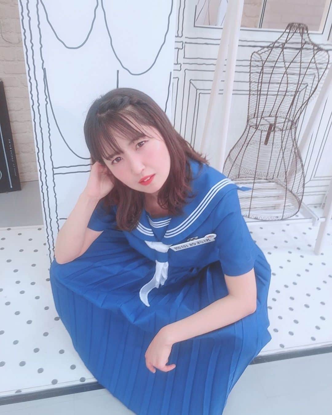 惣田紗莉渚さんのインスタグラム写真 - (惣田紗莉渚Instagram)「こないだ企画で ヤンキーしたよー笑 でもこの制服可愛かった〜👍 4/21 24:25〜放送です✨ #東海テレビ #skeバズ  #ヤンキー #ヤンキー座り  #セーラー服」4月11日 23時47分 - sarisari0118