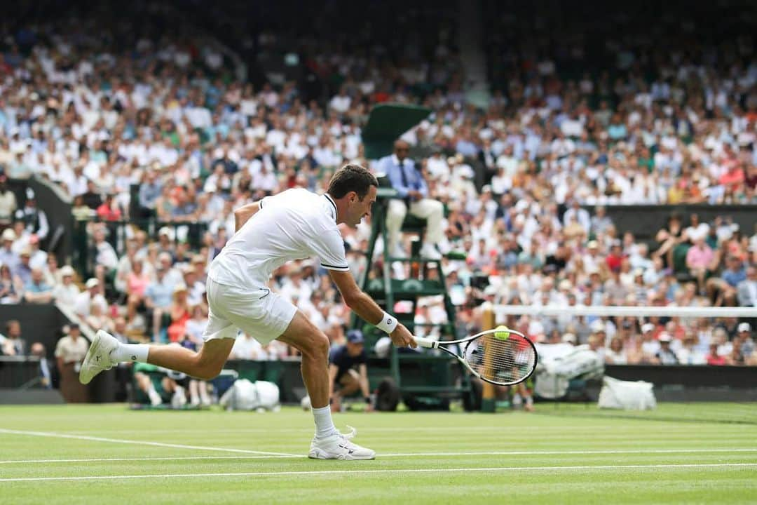 ミハイル・ククシュキンのインスタグラム：「К сожалению Wimbledon  не состоится в этом году,как и многие другие турниры.😔Я не отчаиваюсь,и надеюсь на скорое возвращение к нашей привычной жизни!А какого турнира вы ждёте больше всего?🥎🏆 Unfortunately no Wimbledon this year.I hope soon we will get back to our normal life.What tournament are you waiting most?」