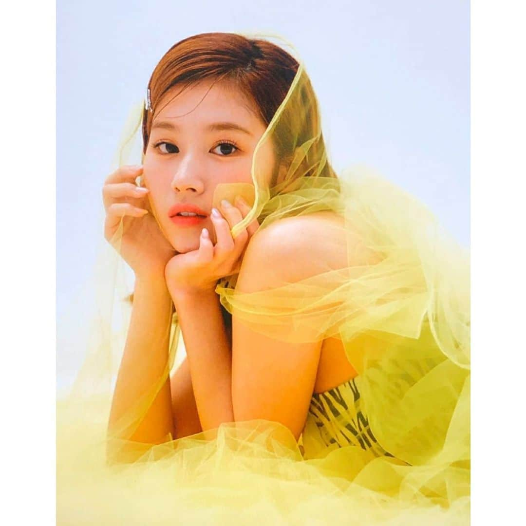 TWICEさんのインスタグラム写真 - (TWICEInstagram)「🐝💛」4月12日 0時53分 - twicetagram