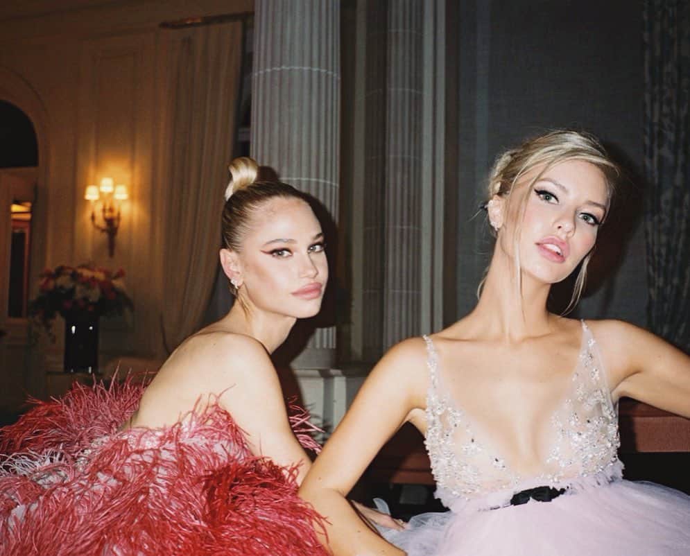 Katelyn Byrdのインスタグラム：「A night on film at Du Cap-Eden-Roc 🎞 How’d I get so lucky to have a best friend like you mermer 🤍」